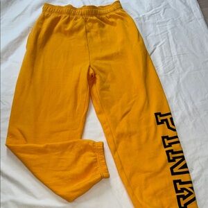 PINK Victoria's Secret woman’s pants size M